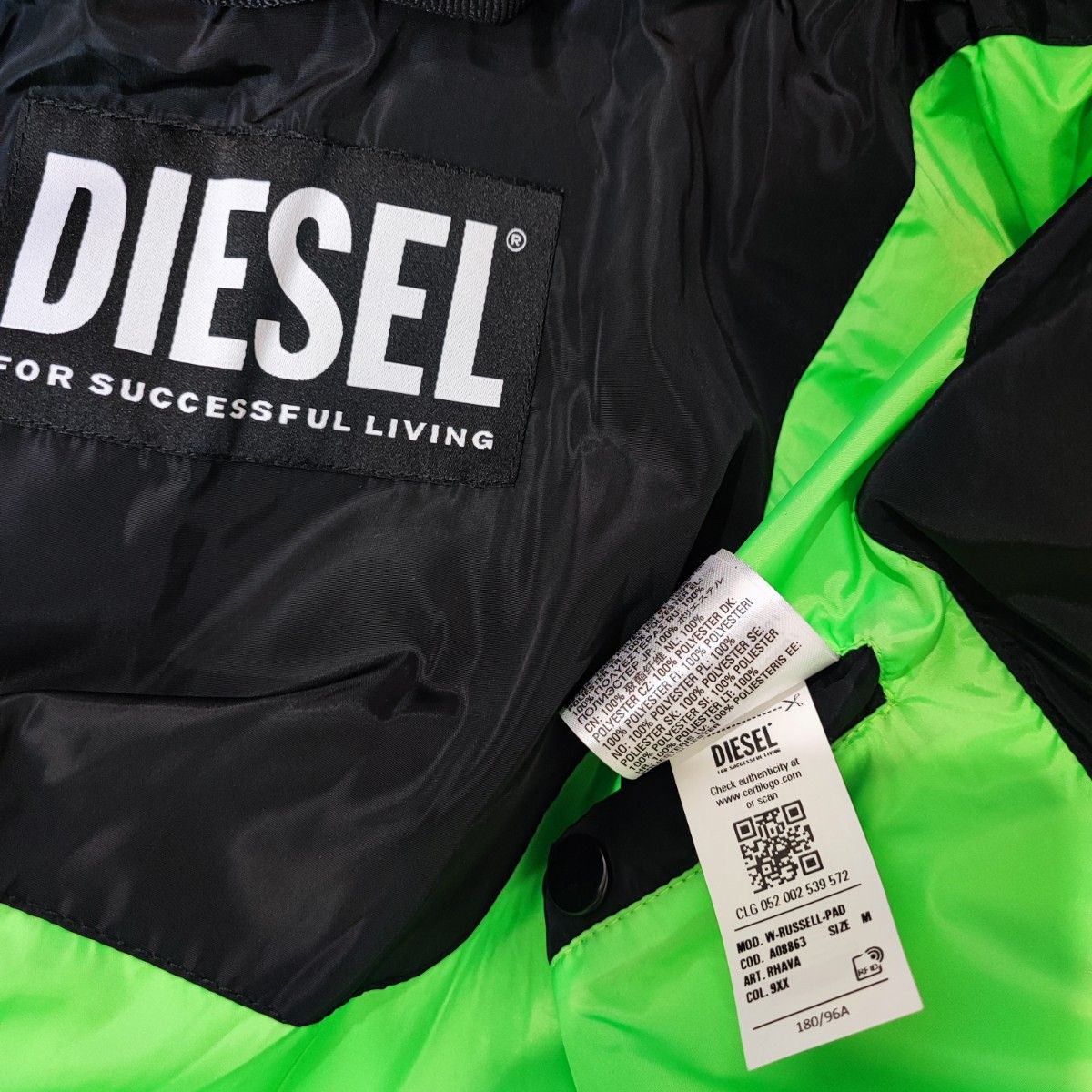 極美品 DIESEL Mサイズ W-RUSSELL-PAD ブラック ダウン 極美品 DIESEL Mサイズ W-RUSSELL-PAD ブラック ダウン