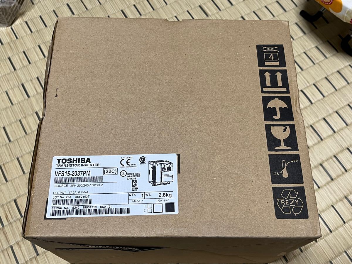 未使用品　 東芝 インバーターVFS15-2037PM TOSHIBA インバータ