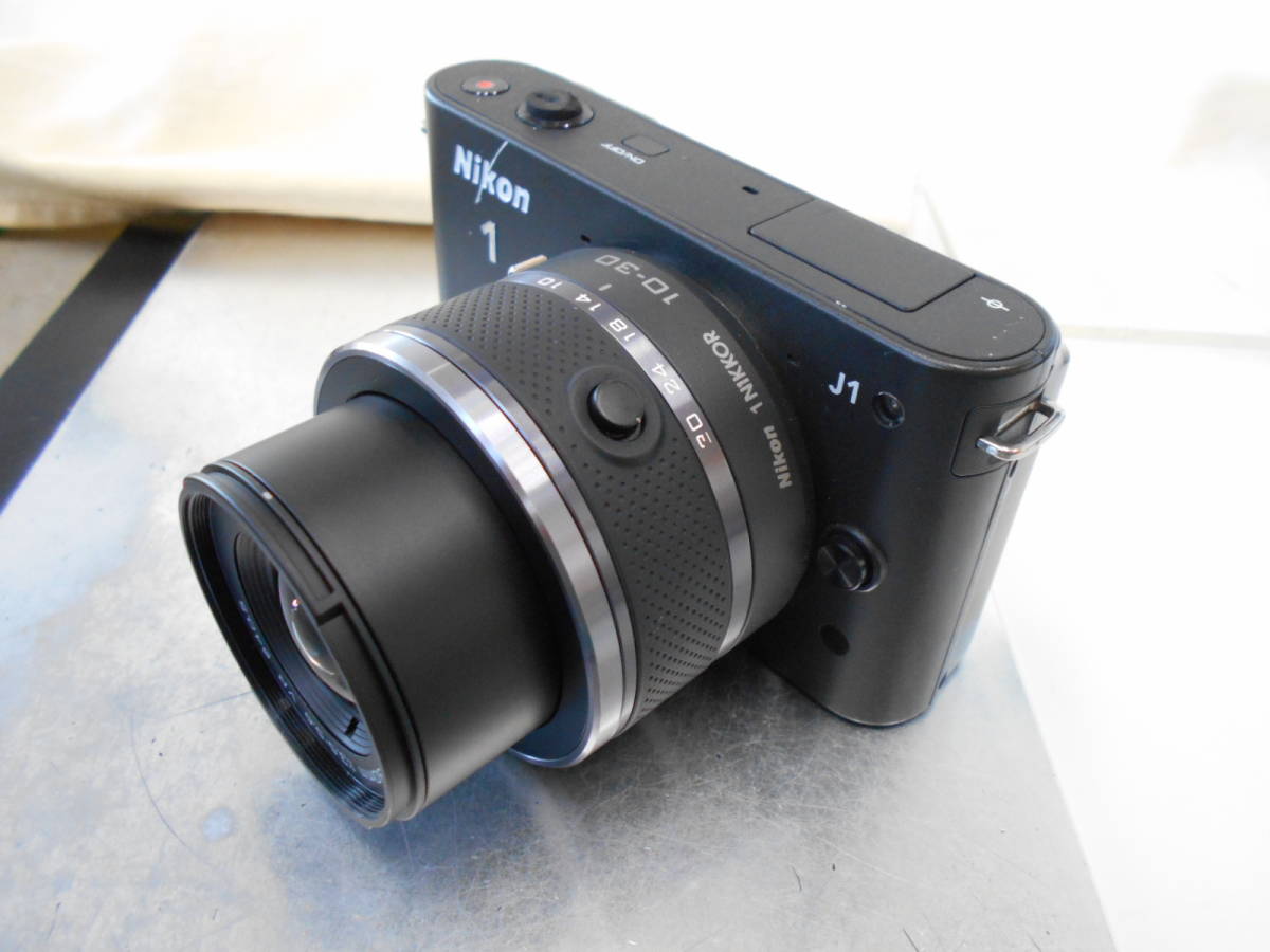 Nikon ニコン 1 J1 ミラーレス 中古 デジタルカメラ （表面Nikonのロゴ部分に傷有り） ＋ レンズ( 1 NIKKOR VR  10-30mm f/3.5-5.6 )