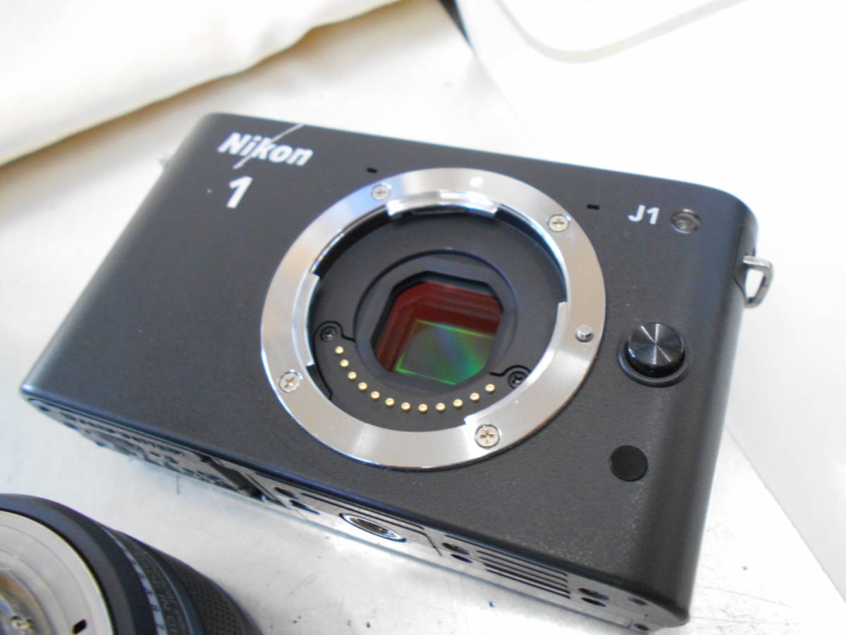 Nikon ニコン 1 J1 ミラーレス 中古 デジタルカメラ （表面Nikonのロゴ部分に傷有り） ＋ レンズ( 1 NIKKOR VR  10-30mm f/3.5-5.6 )