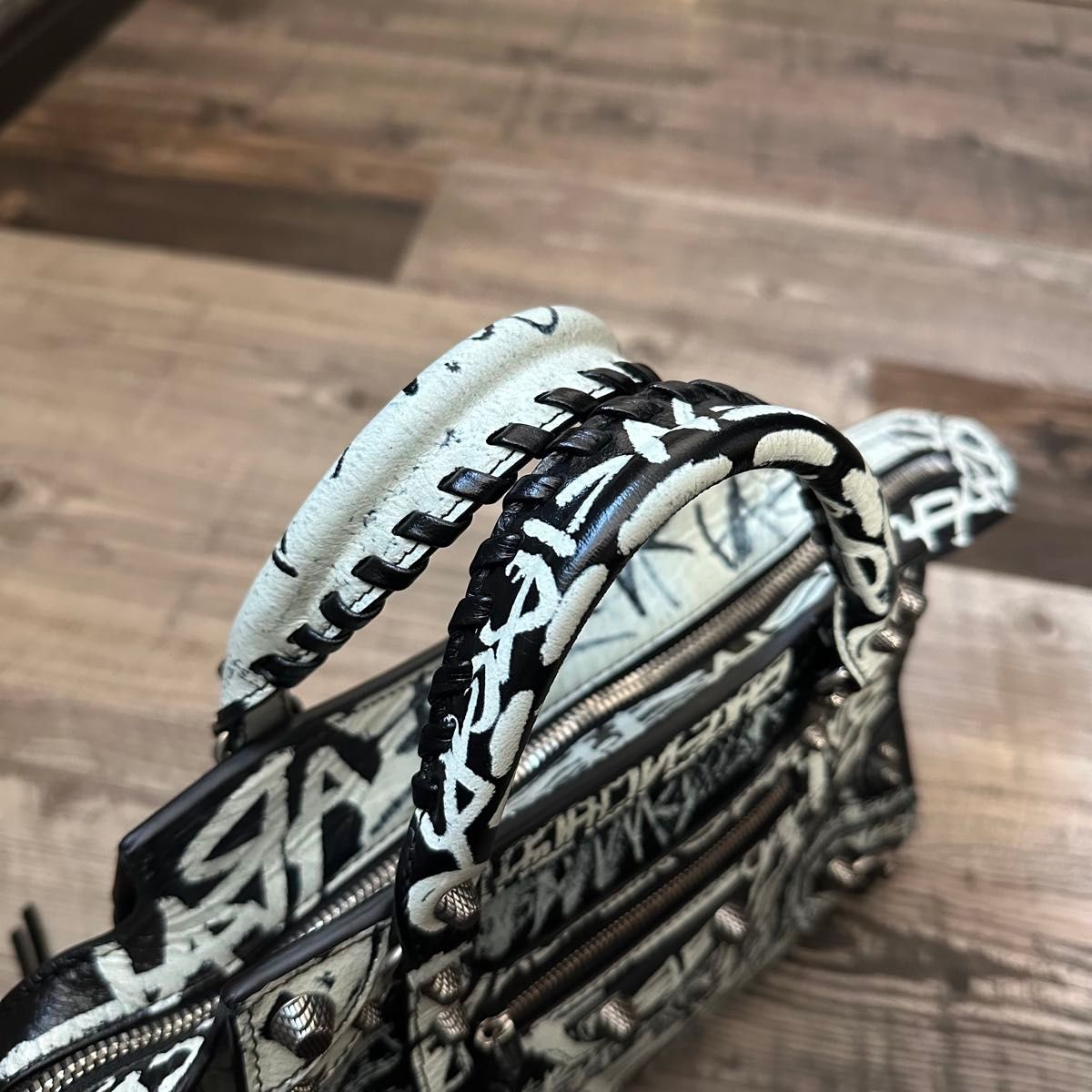 新品同様 バレンシアガ ネオ カゴール シティ XS グラフィティ 新品同様 バレンシアガ ネオ カゴール シティ XS グラフィティ