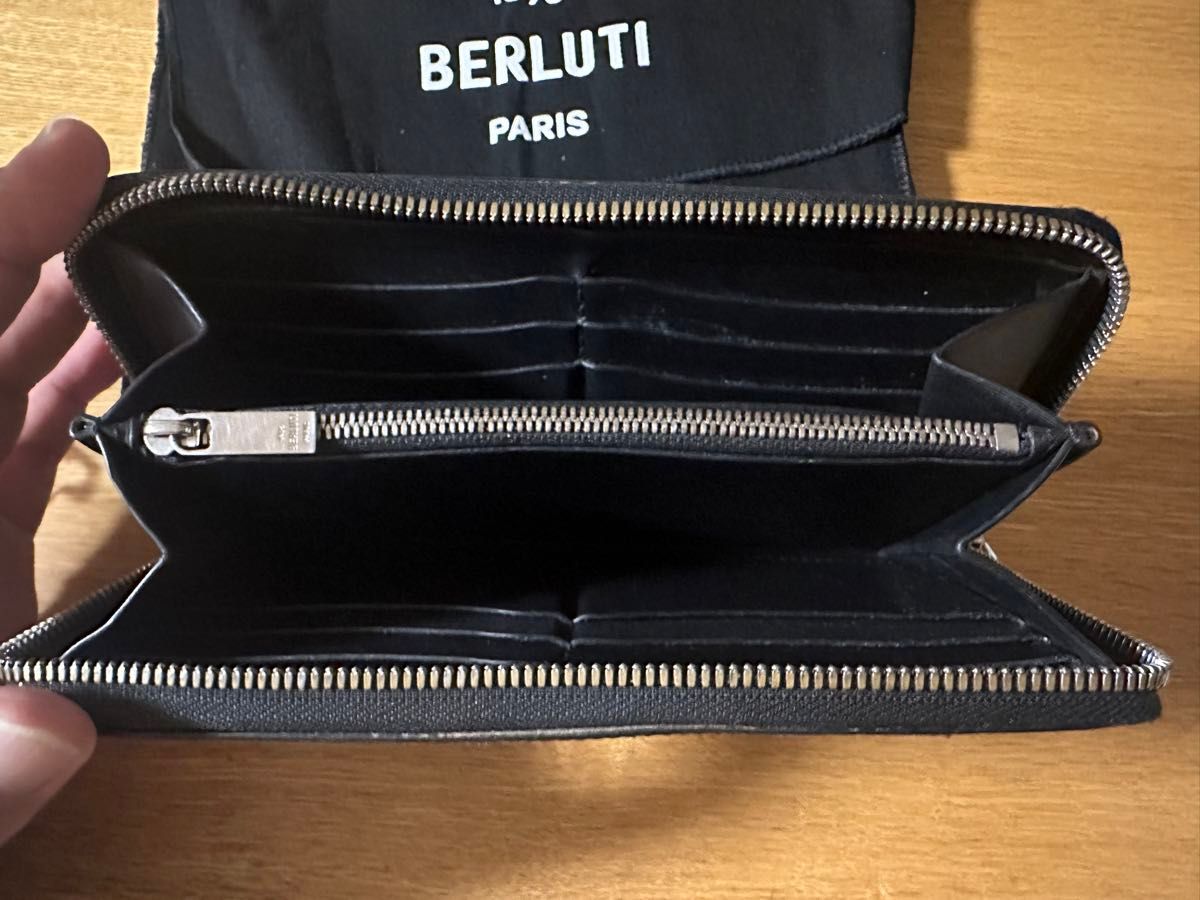 ベルルッティ 日本限定販売 イタウバ 長財布 ボックスカーフ ベルルッティ 日本限定販売 イタウバ 長財布 ボックスカーフ