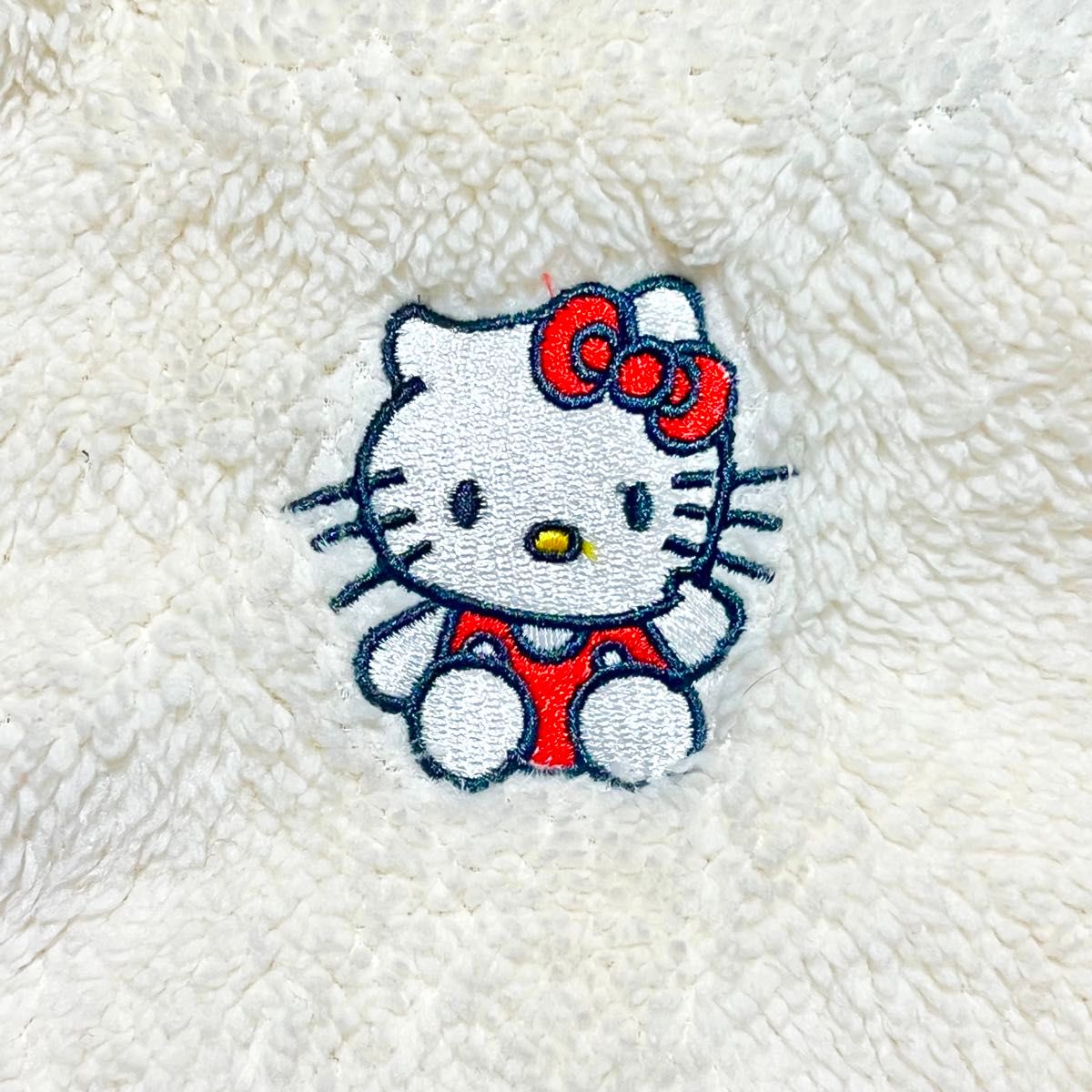 良品】2021年 HELLO KITTY × SHEIN もこもこセットアップ 良品】2021年 HELLO KITTY × SHEIN もこもこセットアップ