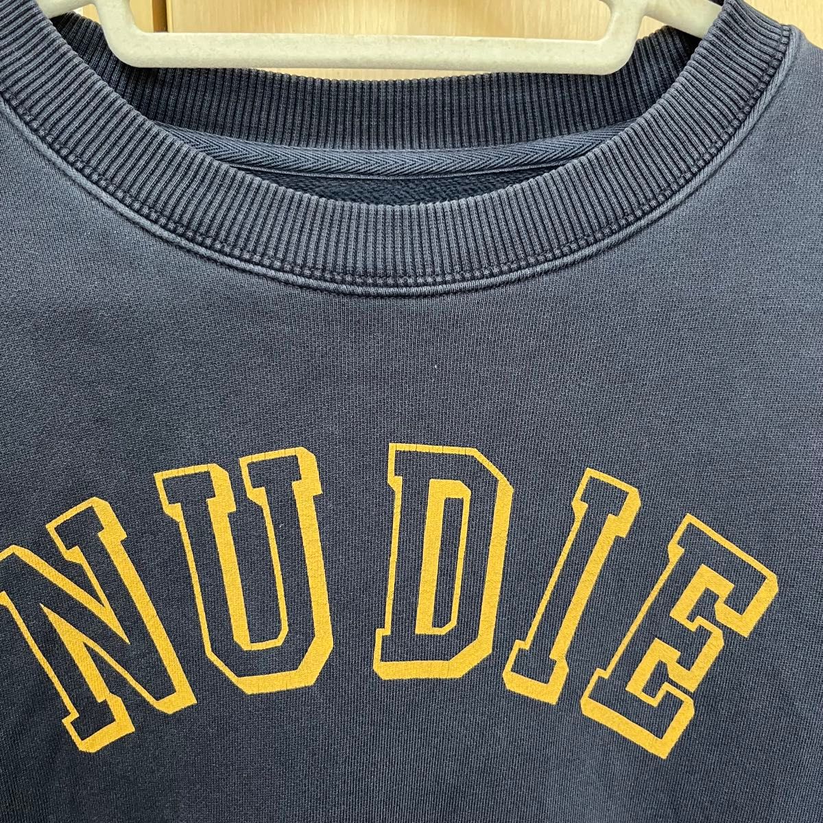 nudie jeans ロゴ トレーナー ヴィンテージ加工 ネイビー nudie jeans ロゴ トレーナー ヴィンテージ加工 ネイビー