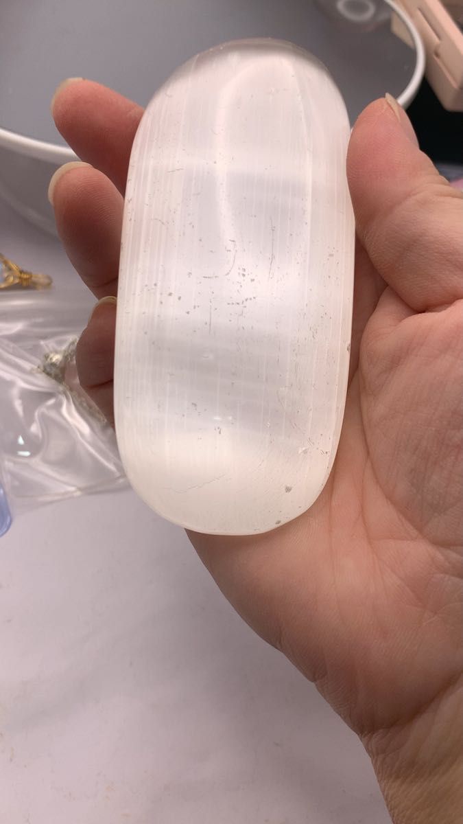 冥想用・手握り天然セレナイト