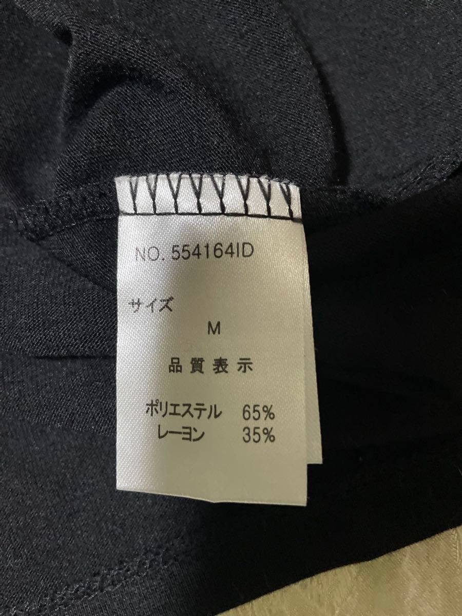 d. 黒 長袖Tシャツ パール調ビーズ装飾付き