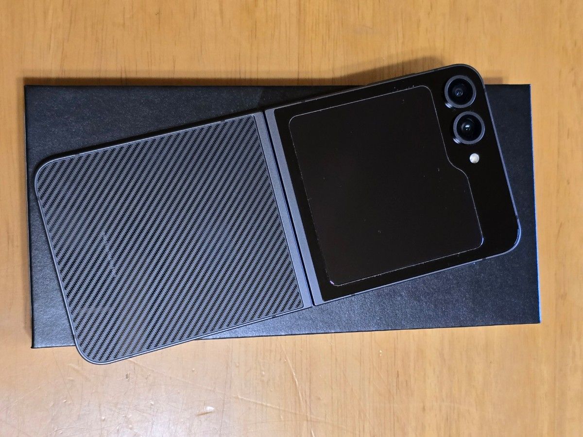 Galaxy Z Flip6 国内版 限定色クラフテッドブラック 256GB Galaxy Z Flip6 国内版 限定色クラフテッドブラック 256GB