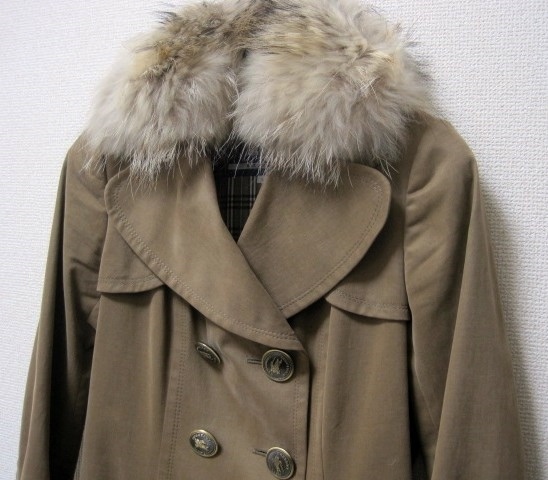 希少BURBERRY BLUE LABEL極美品 ひなの着ファー付プリーツ コート38金