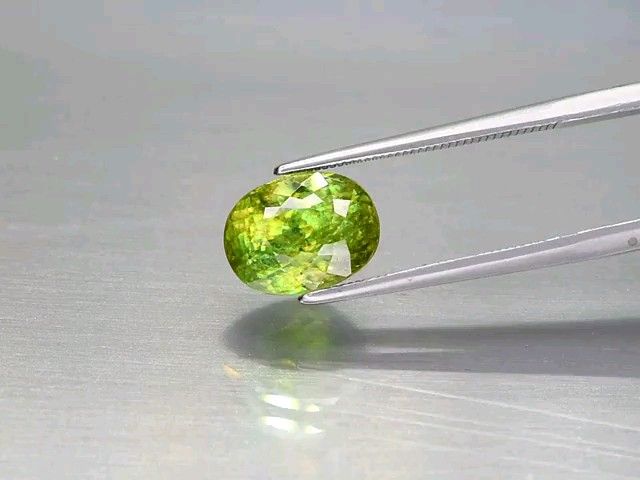 No.387 スフェーン 約4.42ct 約10.2mm×7.7mm マダガスカル産