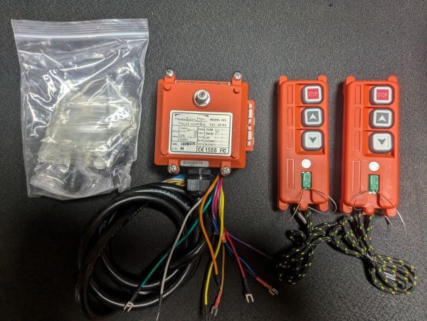 2ch(3chへ変更可能) 送信機2個 AC100-220V ラジコン 2ch(3chへ変更可能) 送信機2個 AC100-220V ラジコン