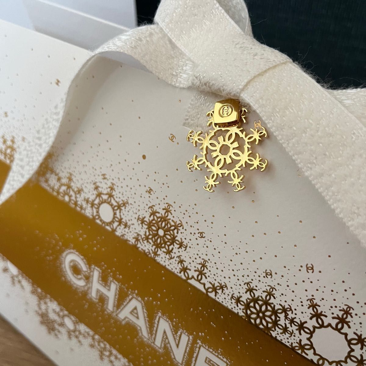 CHANEL シャネル クリスマスコフレ 2024 エッセンシャルケア CHANEL シャネル クリスマスコフレ 2024 エッセンシャルケア