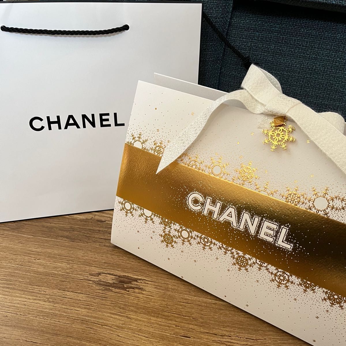 CHANEL シャネル クリスマスコフレ 2024 エッセンシャルケア CHANEL シャネル クリスマスコフレ 2024 エッセンシャルケア