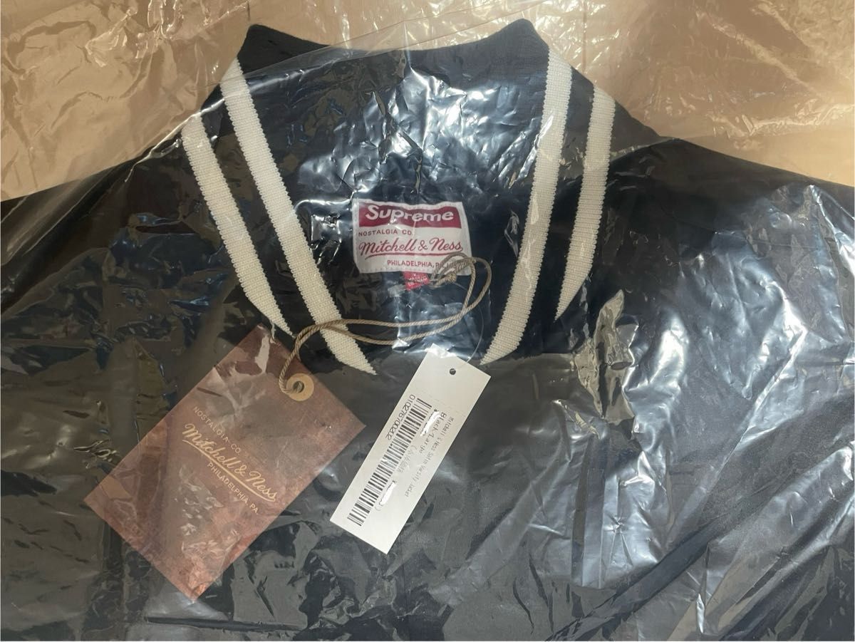新品 未使用 supreme Mitchell & Ness Satin Varsity Jacket 新品 未使用 supreme Mitchell & Ness Satin Varsity Jacket