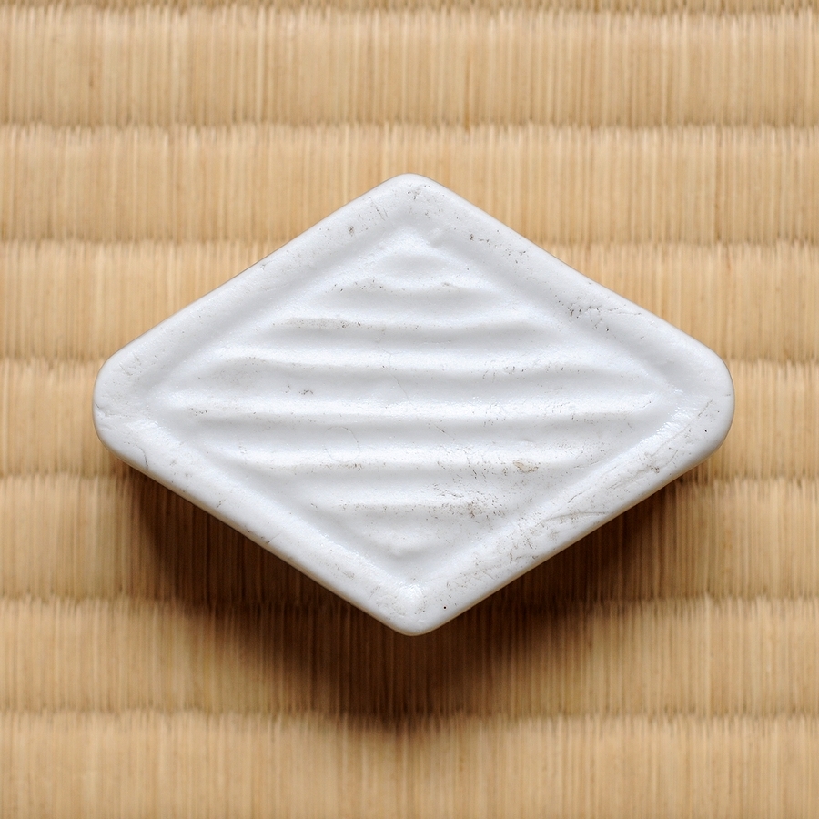 湖東焼 江戸後期 染付 祥瑞 菱形 香合|Yahoo!フリマ(旧PayPay 湖東焼 江戸後期 染付 祥瑞 菱形 香合|Yahoo!フリマ(旧PayPay