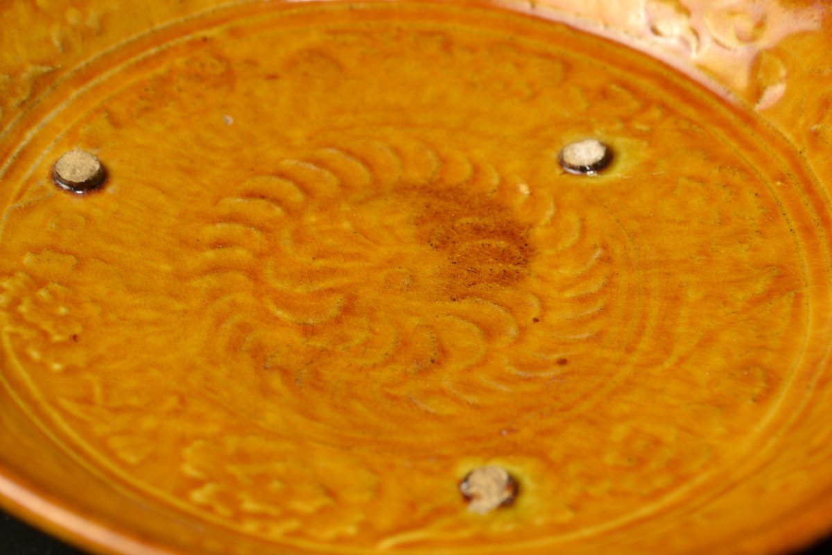 【 遼褐釉印花皿　遼時代　A MOLDED AMBER-GLAZED DISH Liao Dynasty　】_画像9