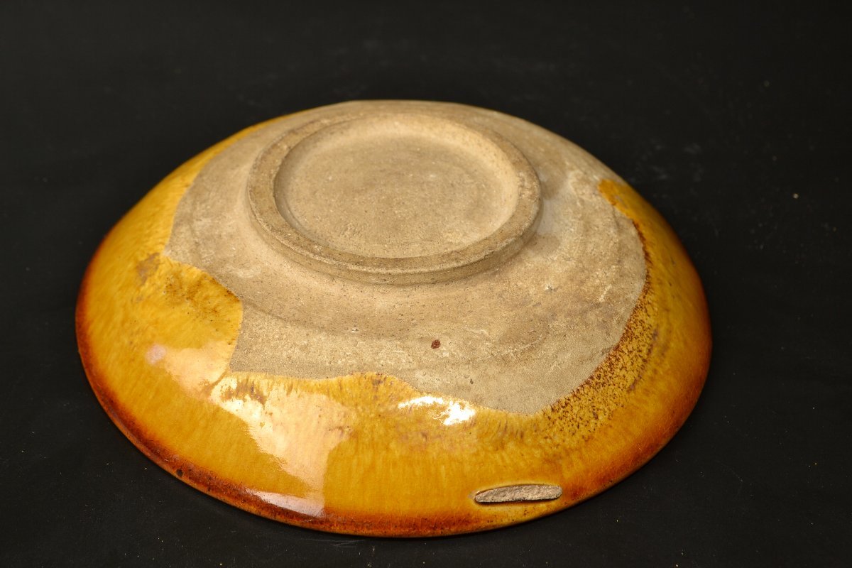 【 遼褐釉印花皿　遼時代　A MOLDED AMBER-GLAZED DISH Liao Dynasty　】_画像5