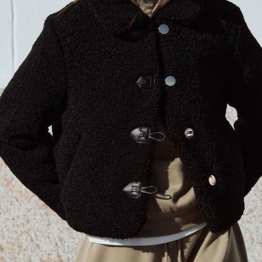ZARA ボアジャケット ブラック XS 新品タグ付き ショート丈 ZARA ボアジャケット ブラック XS 新品タグ付き ショート丈
