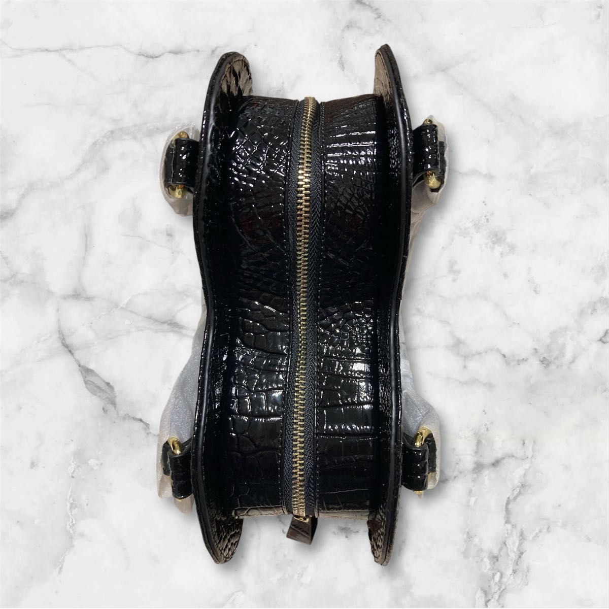 新品 Vivienne Westwood ハート型 ショルダーバッグ クロコ型 新品 Vivienne Westwood ハート型 ショルダーバッグ クロコ型