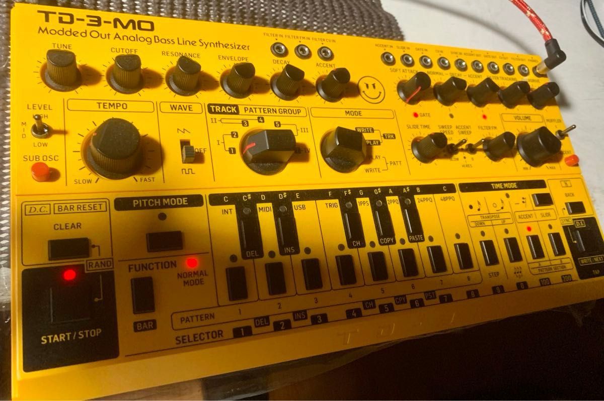 behringer TD-3-MO-AM アナログシンセ アシッドベースマシン tb behringer TD-3-MO-AM アナログシンセ アシッドベースマシン tb