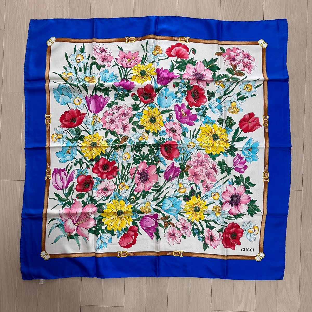 GUCCI 花柄シルクスカーフ 約90cm x 90cm|Yahoo!フリマ(旧 GUCCI 花柄シルクスカーフ 約90cm x 90cm|Yahoo!フリマ(旧
