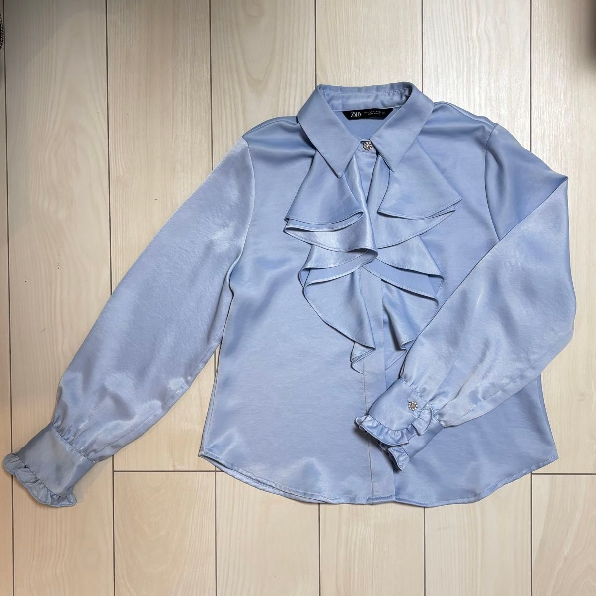 ZARA フリル付サテンブラウス|Yahoo!フリマ(旧PayPayフリマ) ZARA フリル付サテンブラウス|Yahoo!フリマ(旧PayPayフリマ)