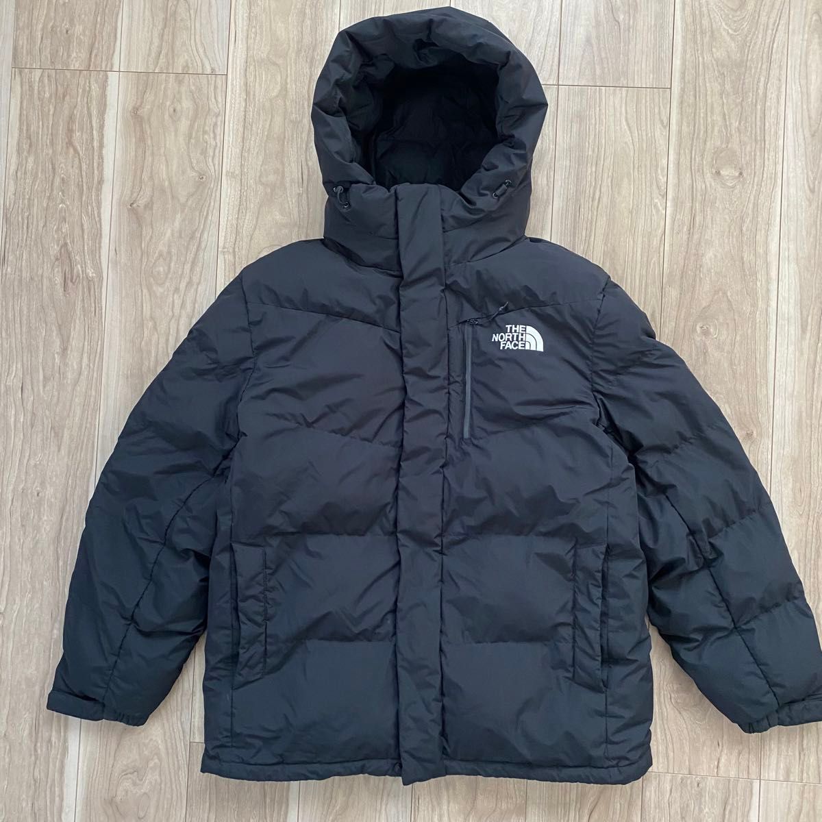日本未入荷 ノースフェイス メンズ 中綿ダウンジャケット 肩ロゴ 日本未入荷 ノースフェイス メンズ 中綿ダウンジャケット 肩ロゴ