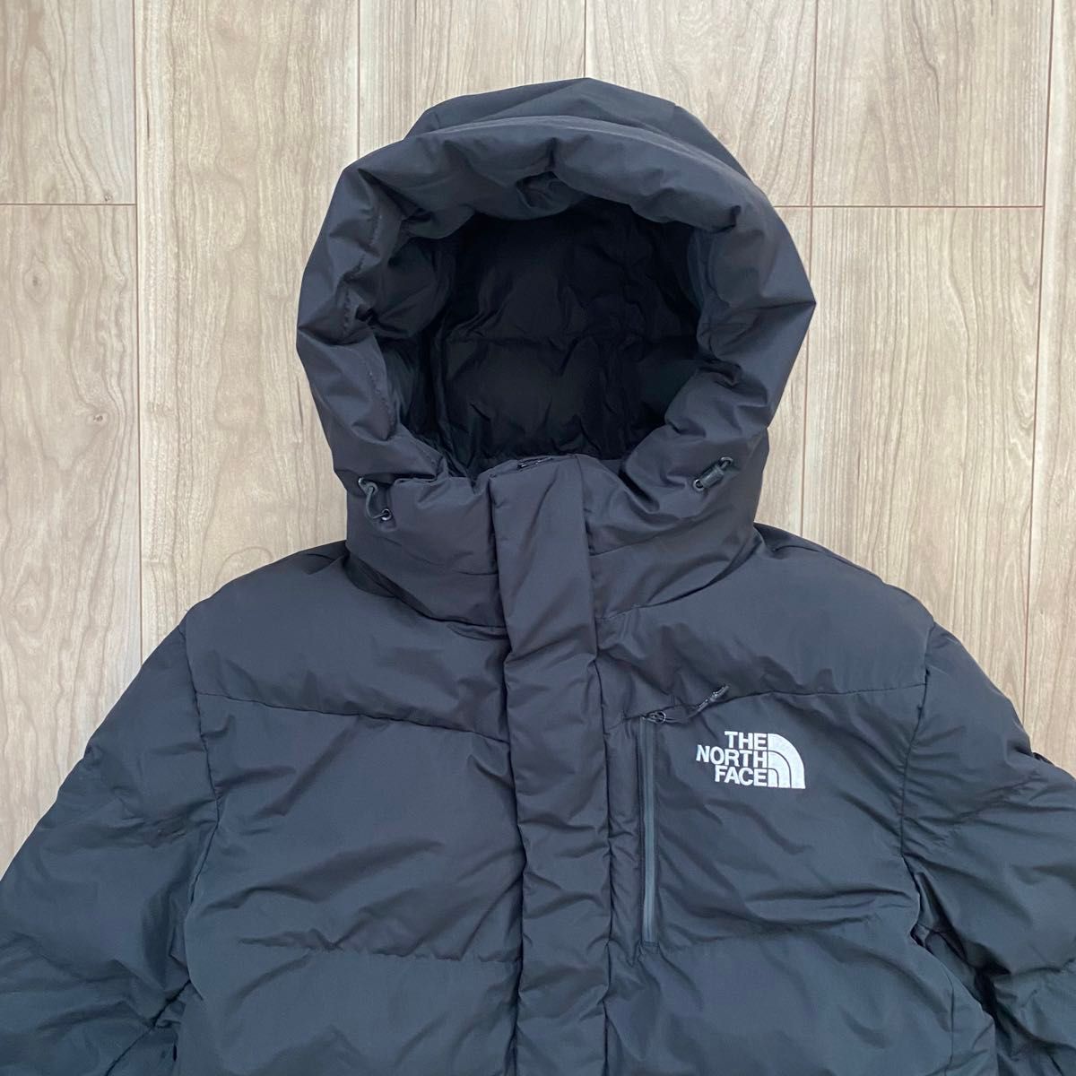 日本未入荷 ノースフェイス メンズ 中綿ダウンジャケット 肩ロゴ 日本未入荷 ノースフェイス メンズ 中綿ダウンジャケット 肩ロゴ
