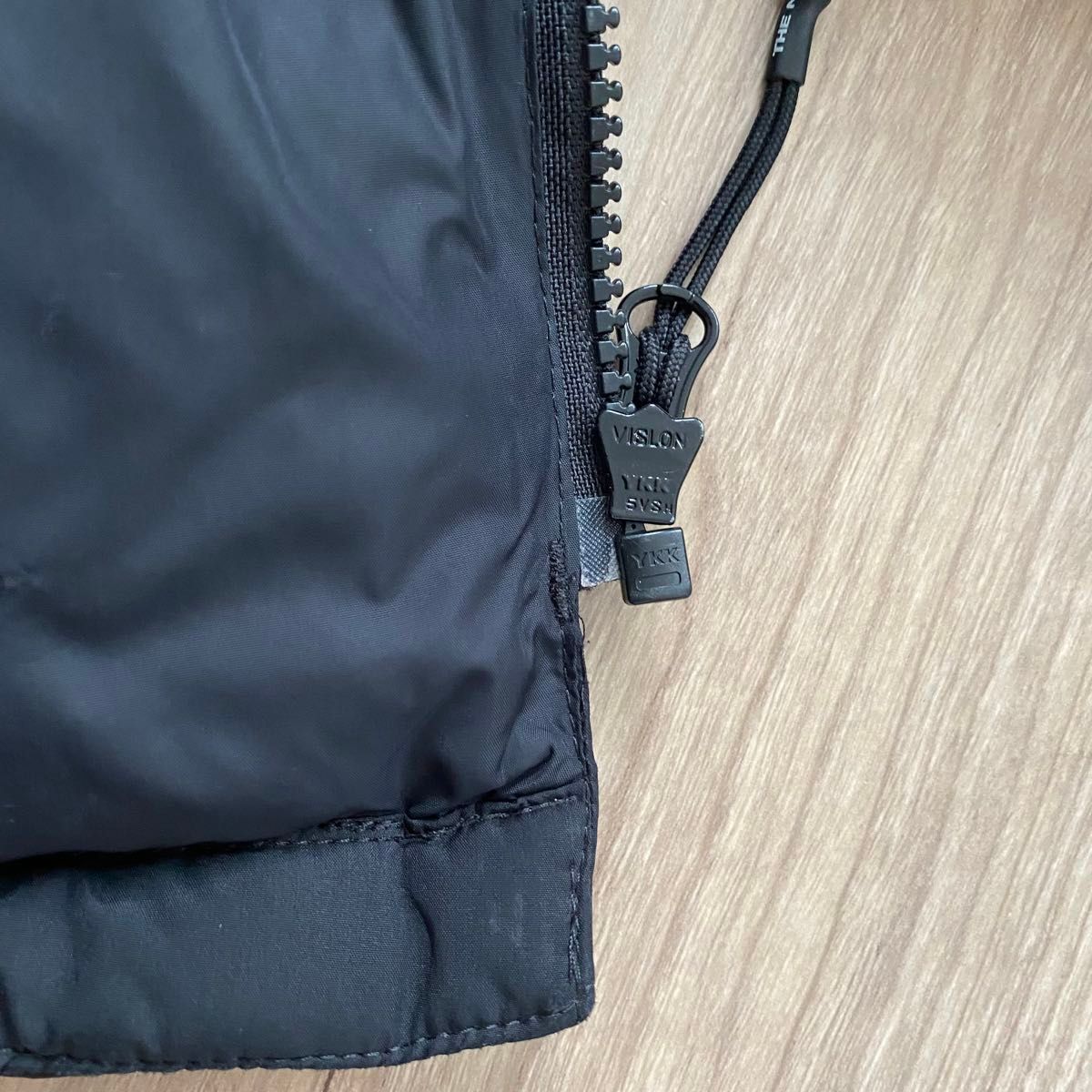 日本未入荷 ノースフェイス メンズ 中綿ダウンジャケット 肩ロゴ 日本未入荷 ノースフェイス メンズ 中綿ダウンジャケット 肩ロゴ