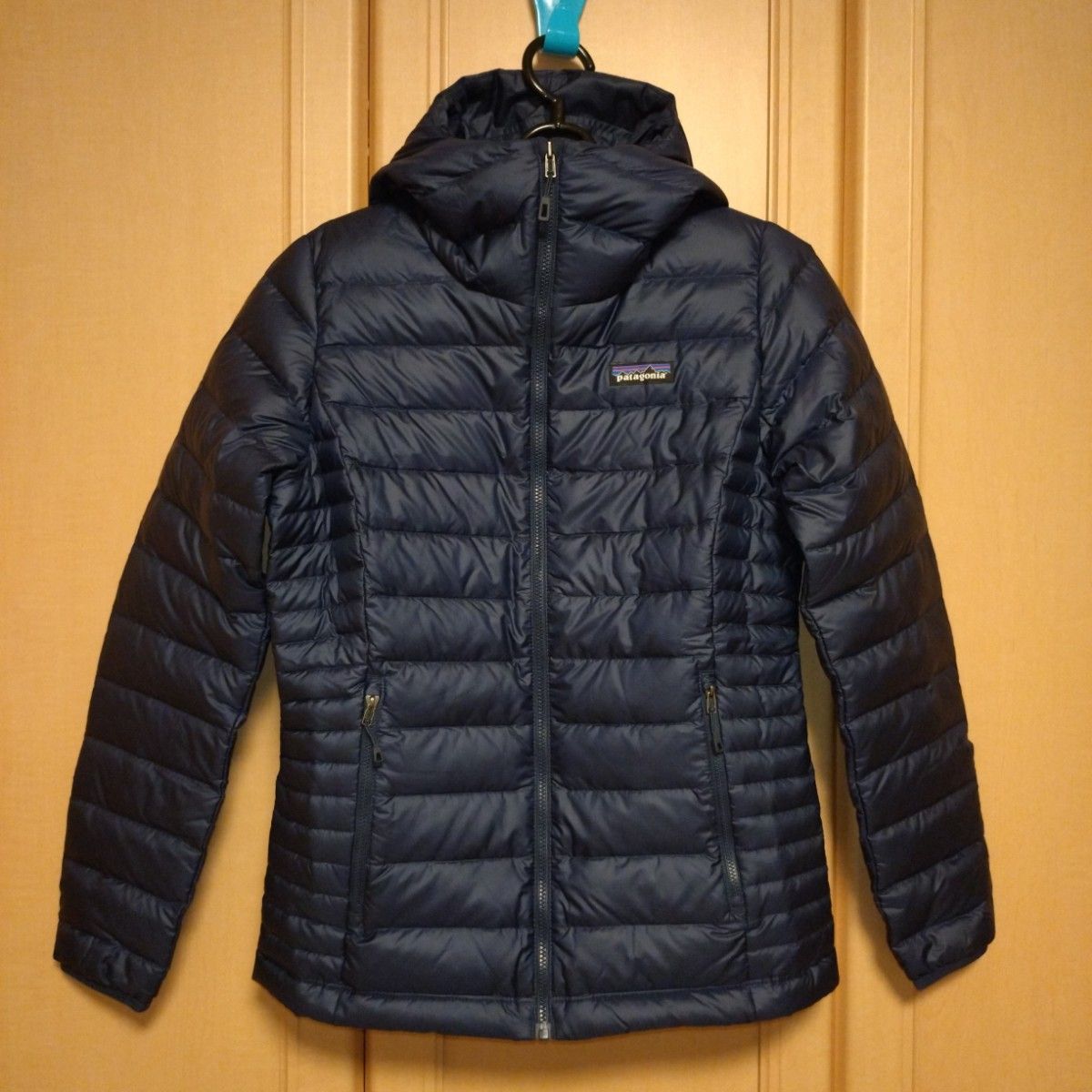 パタゴニア patagonia ダウンセーターフーディ レディースXS パタゴニア patagonia ダウンセーターフーディ レディースXS