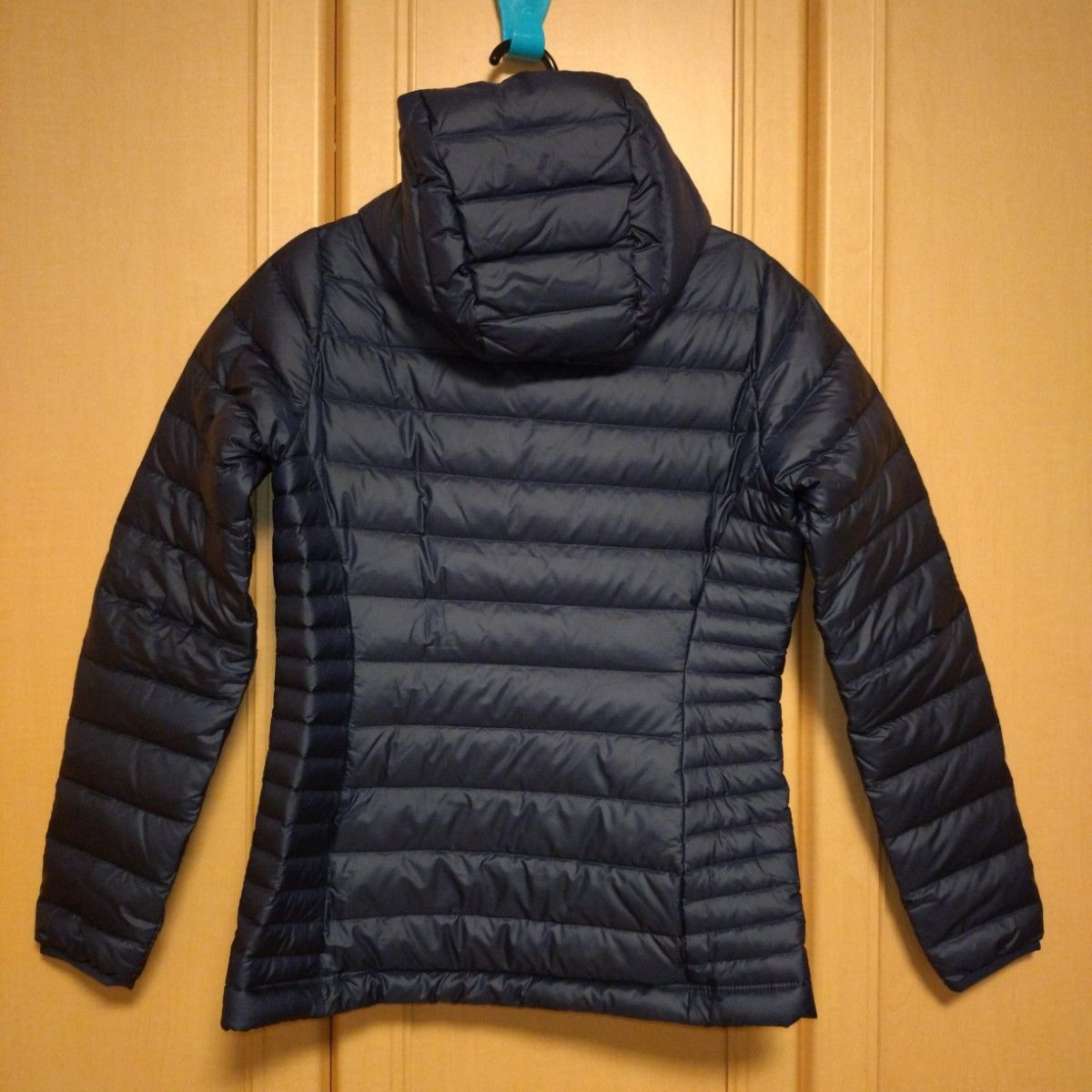 パタゴニア patagonia ダウンセーターフーディ レディースXS パタゴニア patagonia ダウンセーターフーディ レディースXS