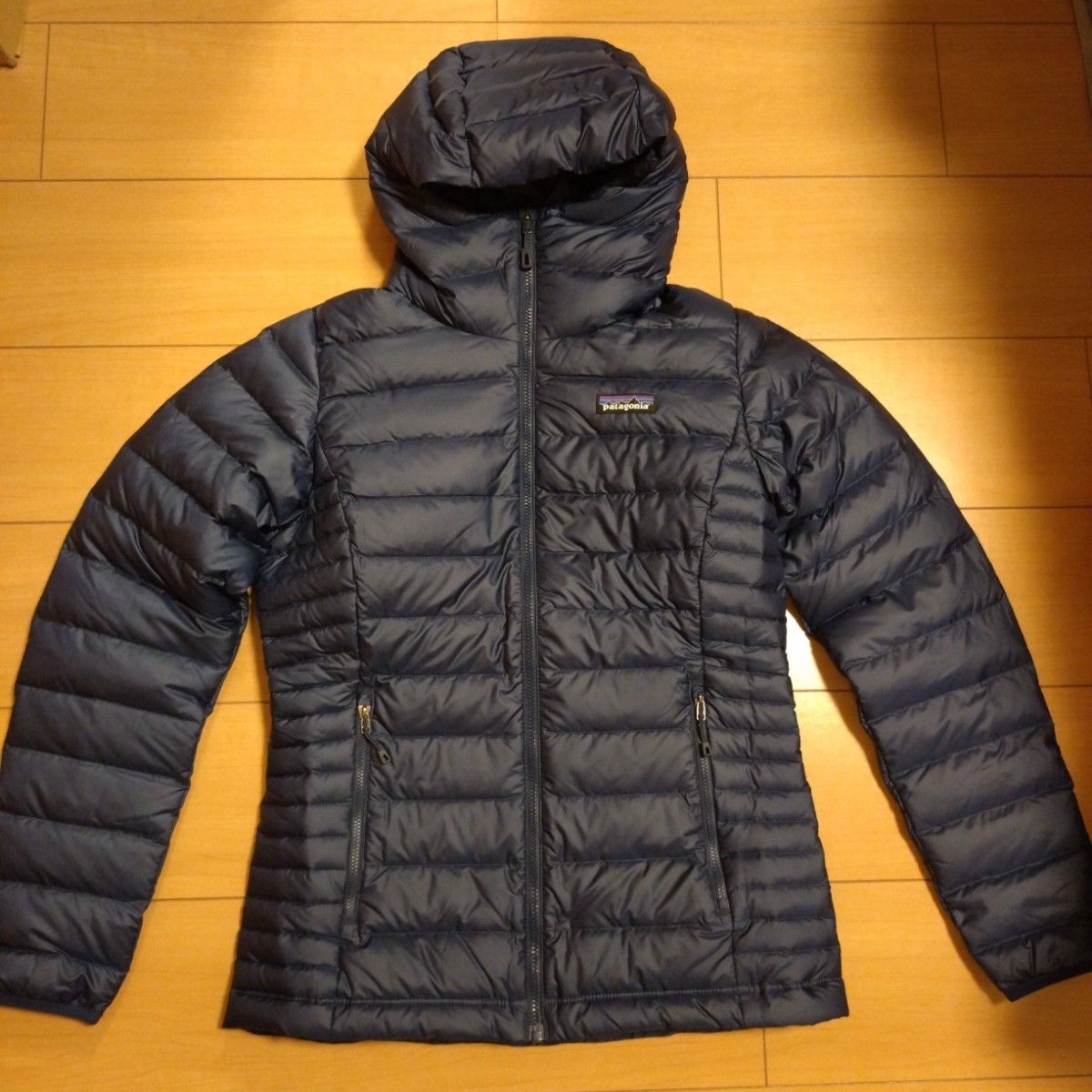 パタゴニア patagonia ダウンセーターフーディ レディースXS パタゴニア patagonia ダウンセーターフーディ レディースXS