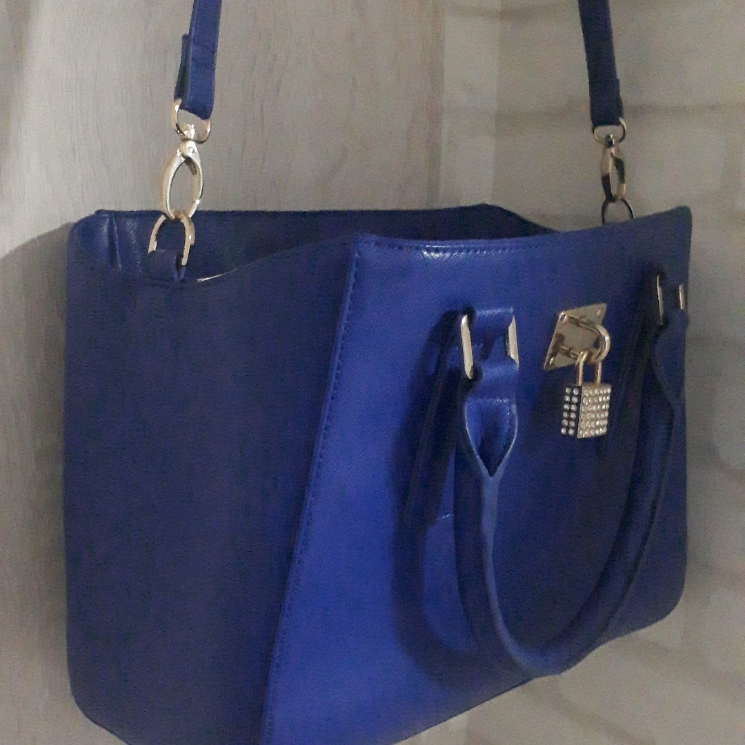 【ほぼ美品】【可愛い】鮮やかブルー　ストロベリーフィールズハンドバッグ