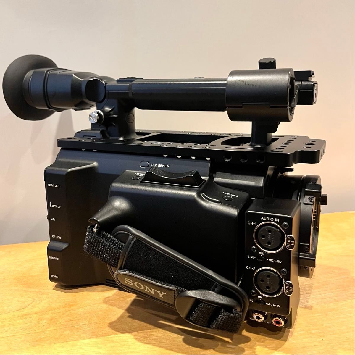おまけ付)SONY シネアルタ PMW-F3本体 シネマカムコーダー おまけ付)SONY シネアルタ PMW-F3本体 シネマカムコーダー