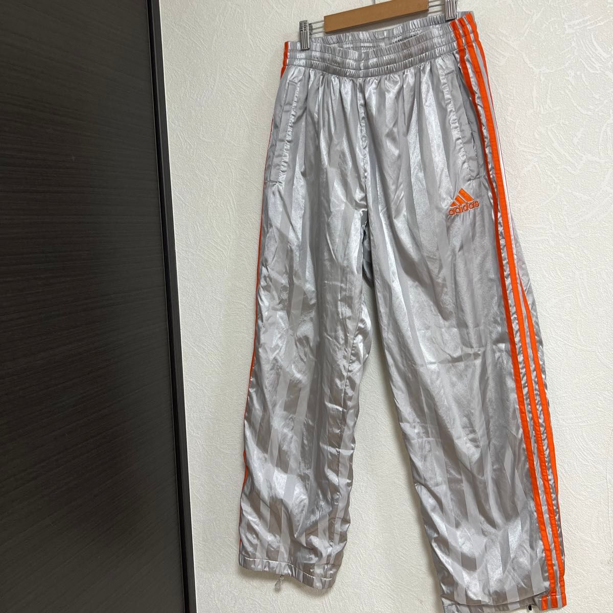 00'sビンテージ万国旗タグ adidas ナイロンパンツ シルバー 00'sビンテージ万国旗タグ adidas ナイロンパンツ シルバー
