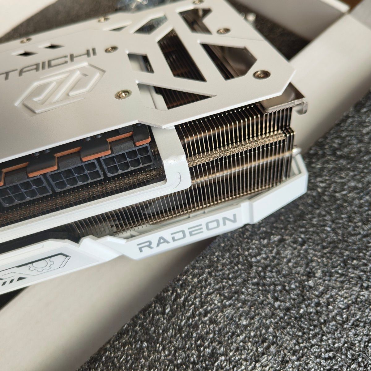 ASRock Radeon RX 7900 XTX Taichi White 24GB OC|Yahoo!フリマ ASRock Radeon RX 7900 XTX Taichi White 24GB OC|Yahoo!フリマ