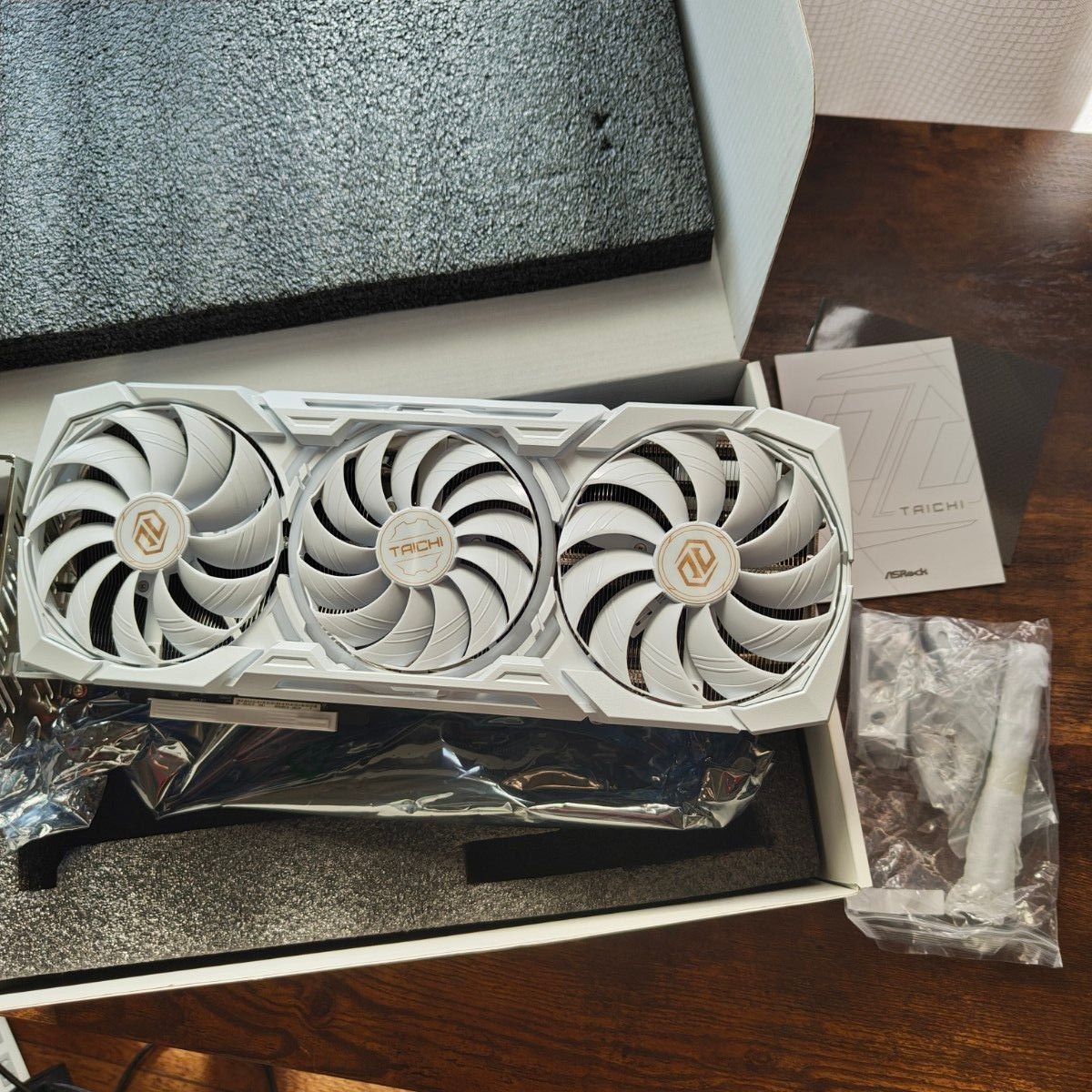 ASRock Radeon RX 7900 XTX Taichi White 24GB OC|Yahoo!フリマ ASRock Radeon RX 7900 XTX Taichi White 24GB OC|Yahoo!フリマ