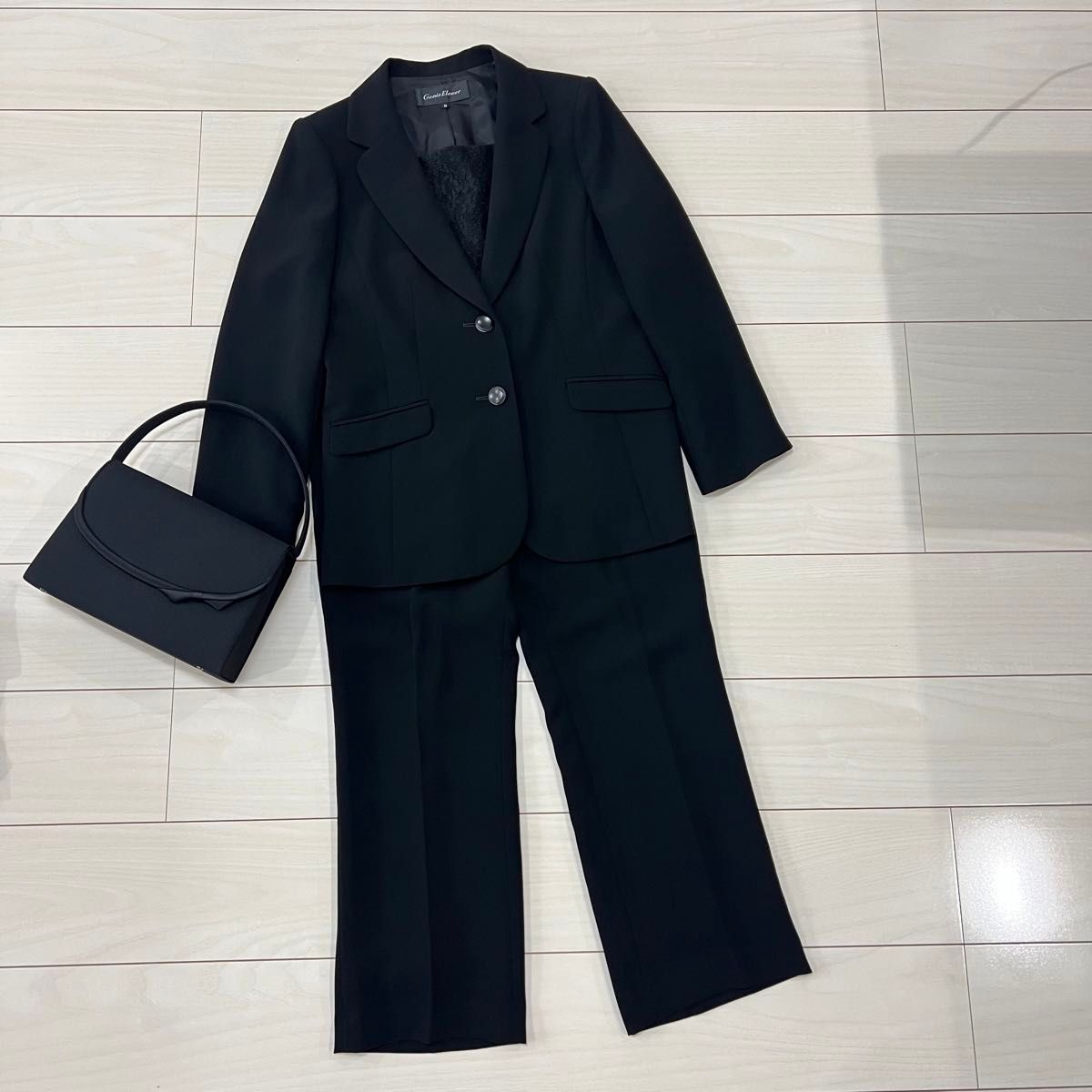 東京ソワール Genie Elever 礼服 喪服 胸当て付き 黒 11号 美品 東京ソワール Genie Elever 礼服 喪服 胸当て付き 黒 11号 美品