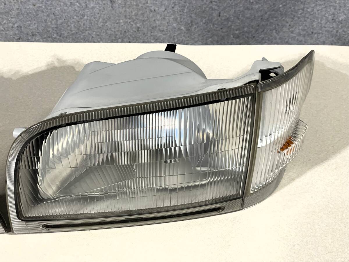 S200系 ハイゼットトラック 前期型 ヘッドライト左右SET S200系 ハイゼットトラック 前期型 ヘッドライト左右SET