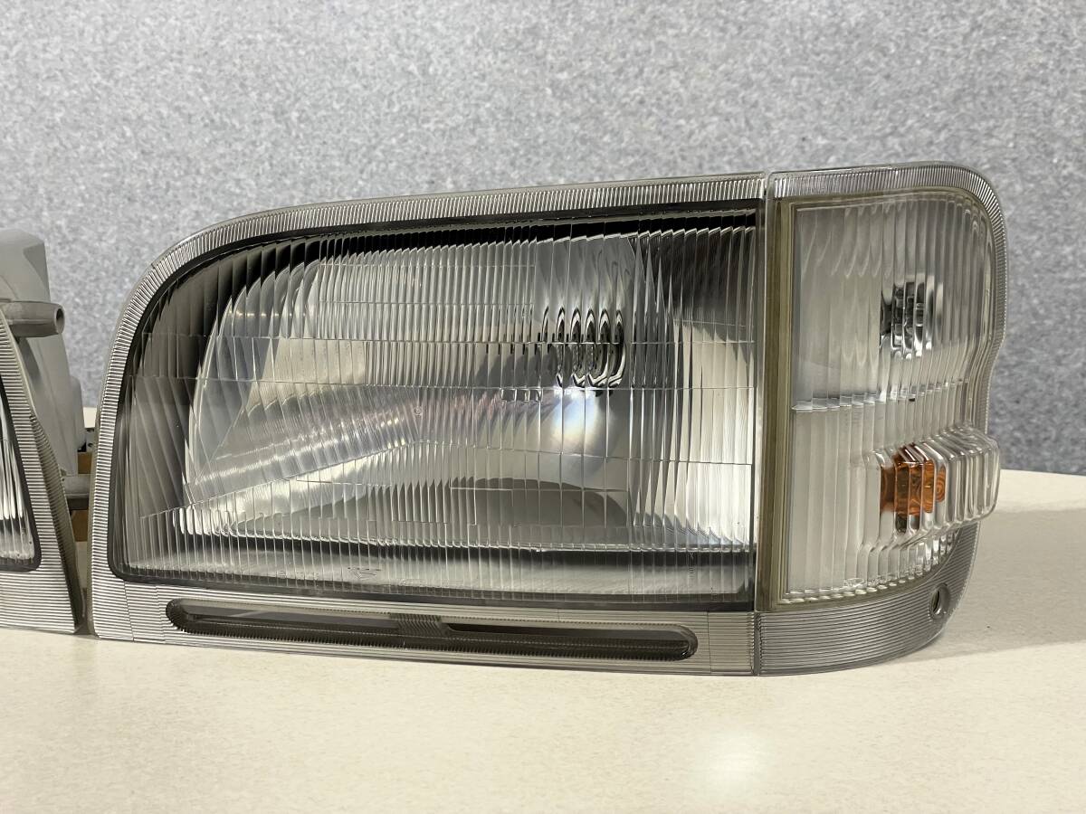 S200系 ハイゼットトラック 前期型 ヘッドライト左右SET S200系 ハイゼットトラック 前期型 ヘッドライト左右SET