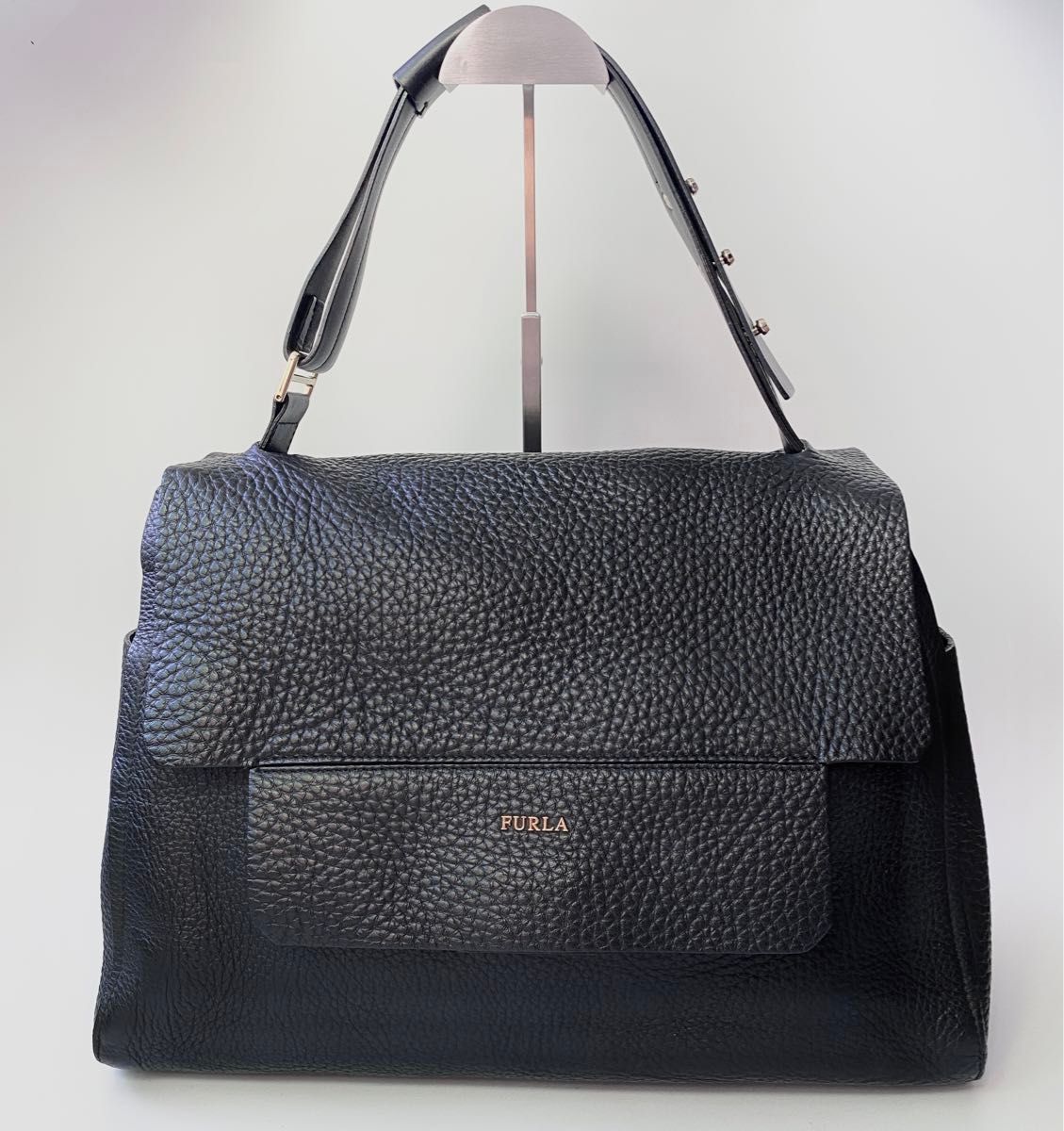極美品】フルラ トートバッグ カプリッチョ 2way 本革 金ロゴ 黒 極美品】フルラ トートバッグ カプリッチョ 2way 本革 金ロゴ 黒