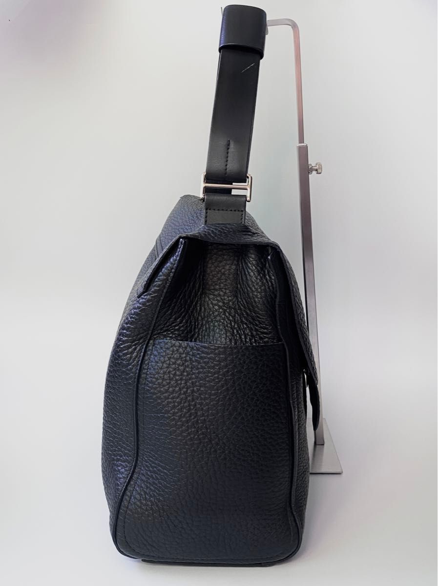 極美品】フルラ トートバッグ カプリッチョ 2way 本革 金ロゴ 黒 極美品】フルラ トートバッグ カプリッチョ 2way 本革 金ロゴ 黒