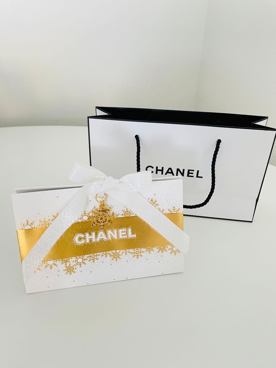 CHANEL シャネル 2024ホリデーギフトボックス チャーム 未使用 CHANEL シャネル 2024ホリデーギフトボックス チャーム 未使用