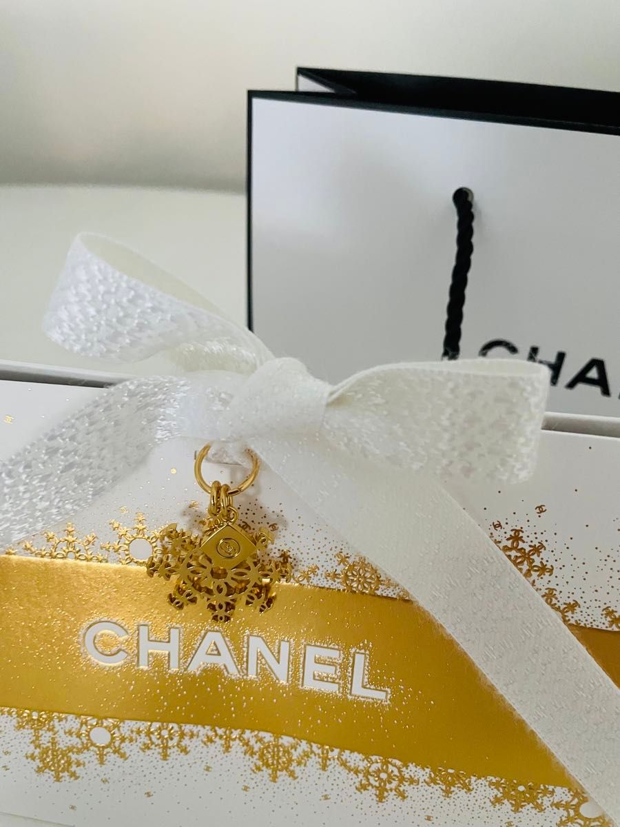 CHANEL シャネル 2024ホリデーギフトボックス チャーム 未使用 CHANEL シャネル 2024ホリデーギフトボックス チャーム 未使用