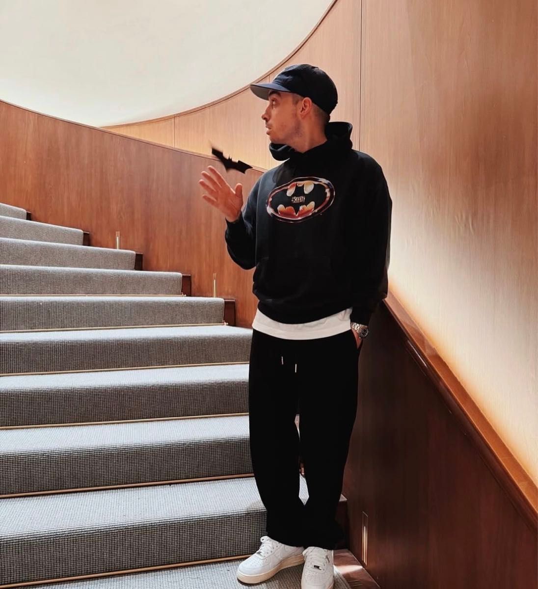 Kith x Batman Logo Vintage NelsonHoodie キス x バットマン Kith x Batman Logo Vintage NelsonHoodie キス x バットマン