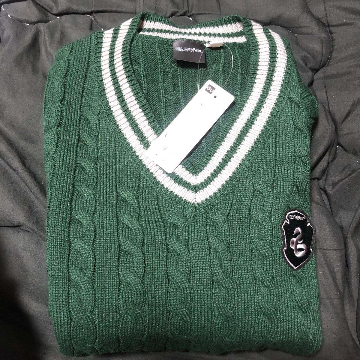 新品】GU ハリーポッター コラボ スリザリン Vネック セーター 新品】GU ハリーポッター コラボ スリザリン Vネック セーター