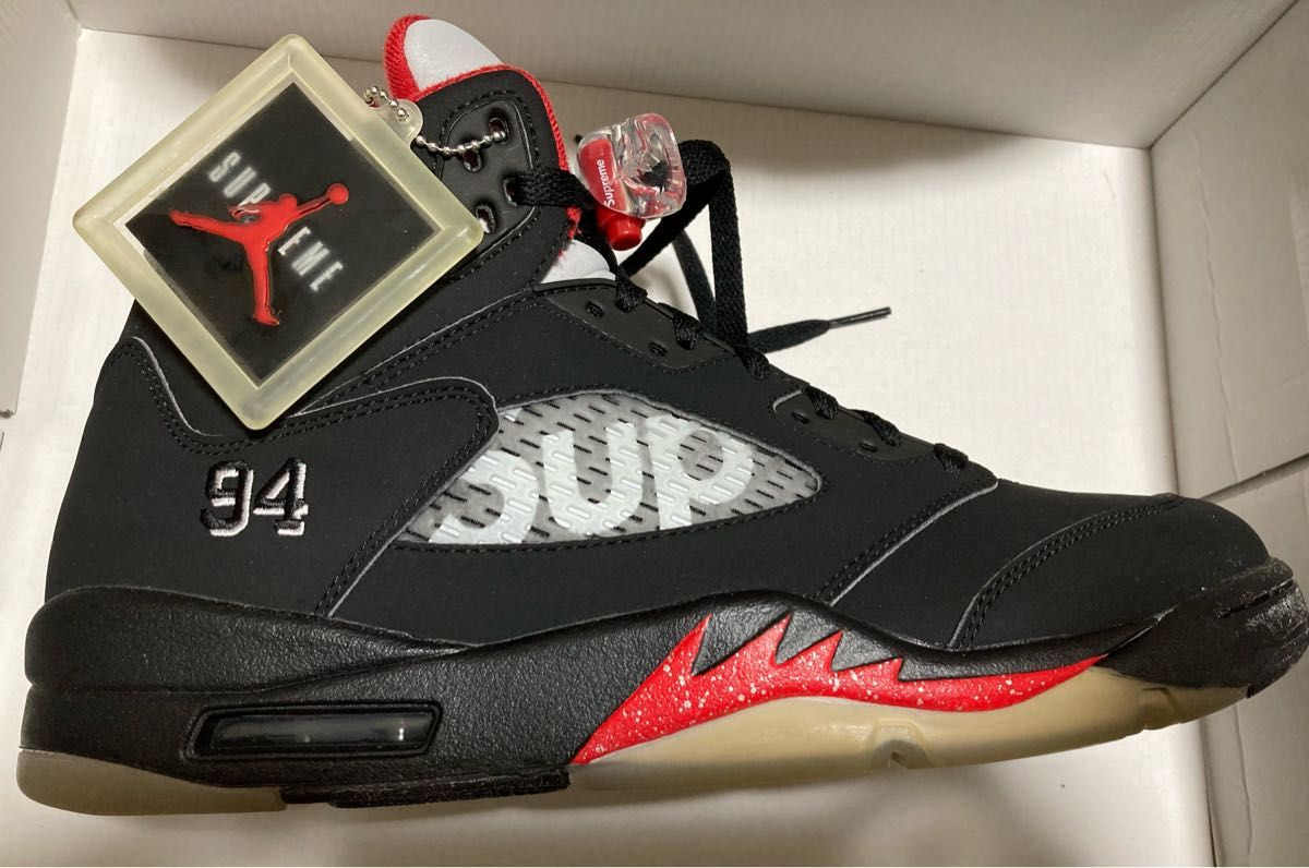 未使用 Supreme x Air JORDAN 5 RETRO エア ジョーダン 5 Black 未使用 Supreme x Air JORDAN 5 RETRO エア ジョーダン 5 Black