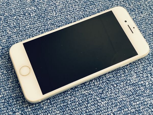 Yahoo!オークション - iPhone 8 ホワイト 白 64GB SIMフリー Yahoo!オークション - iPhone 8 ホワイト 白 64GB SIMフリー
