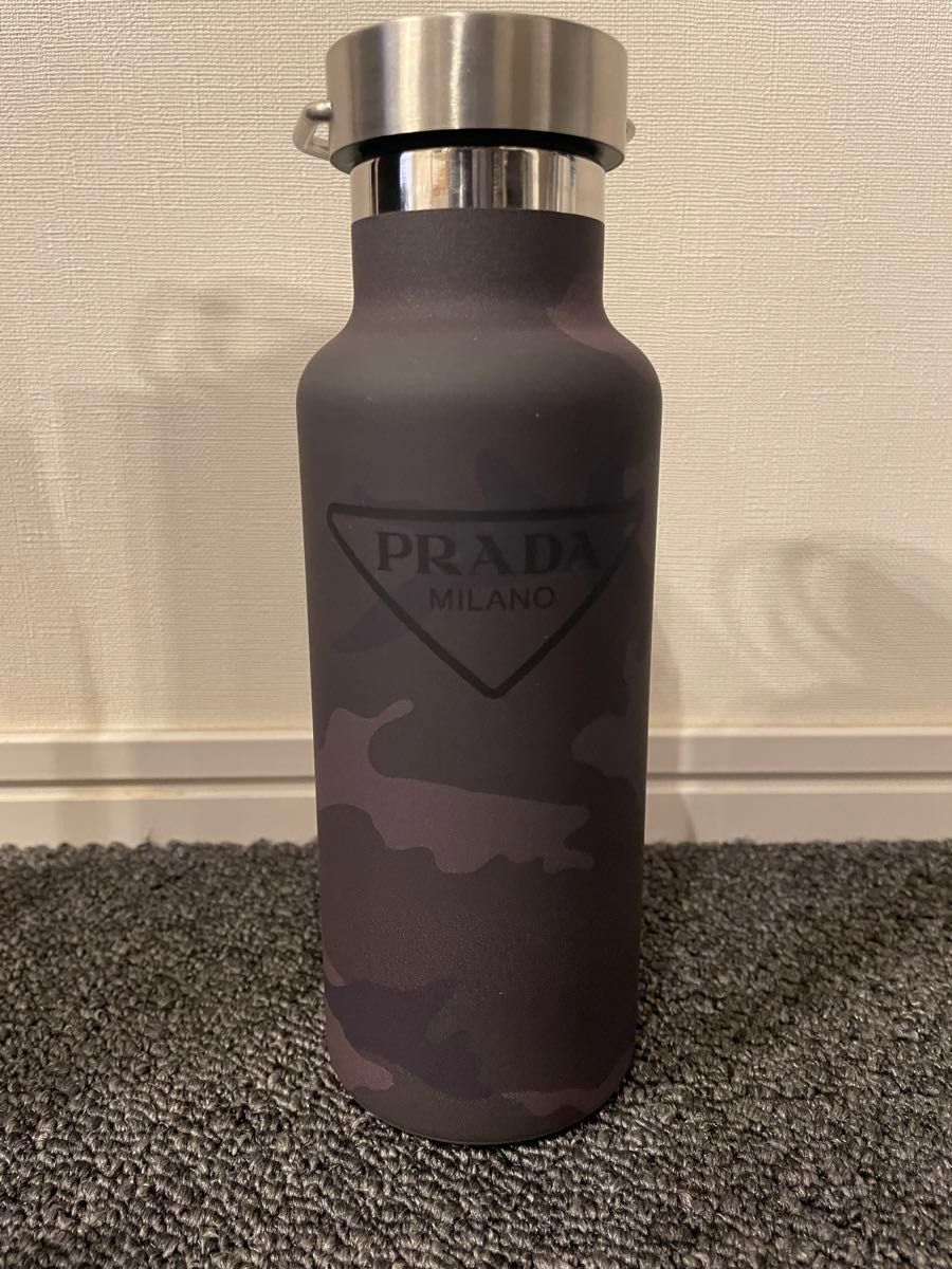 PRADA 水筒 プラダ ボトル 新品未使用 ウォーターボトル レア品 PRADA 水筒 プラダ ボトル 新品未使用 ウォーターボトル レア品