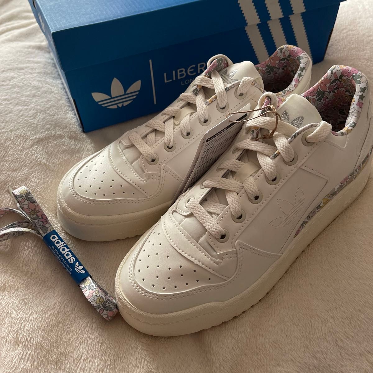 adidas LIBERTY コラボスニーカー 24 5cm 花柄 アディダス adidas LIBERTY コラボスニーカー 24 5cm 花柄 アディダス