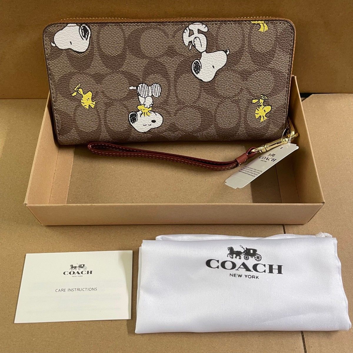 新品 COACH コーチ長財布 スヌーピー ウッドストック レディース 新品 COACH コーチ長財布 スヌーピー ウッドストック レディース